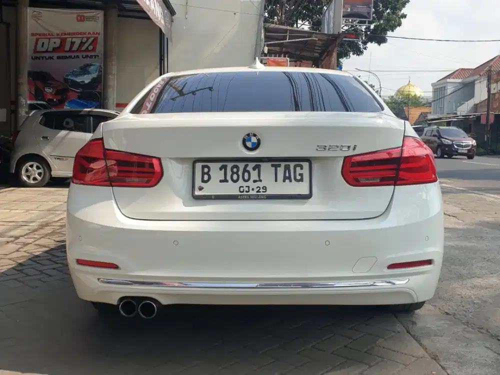 BMW 320i F30 Luxury Line 2.0 TwinTurbo 2.0 A/T 2018 Putih KM 34rb