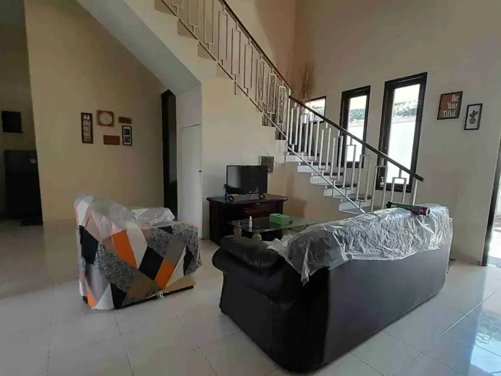 rumah disewakan  solo full  furnished dekat solo square