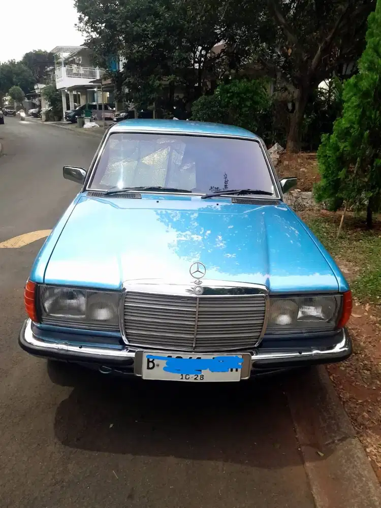 Mercedes-Benz 280E klasik 1982, Warna biru, Mulus