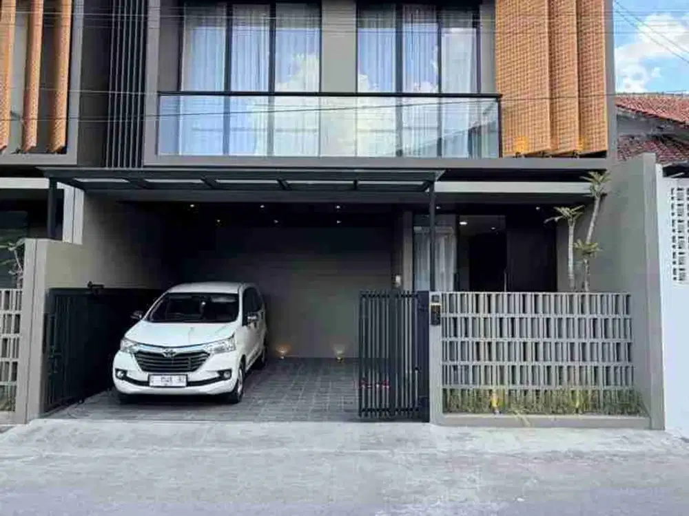 RUMAH MEWAH KONTEMPORER MODERN 2 LANTAI DENGAN MINI PRIVAT POOL LOKASI STRATEGIS DEKAT UGM