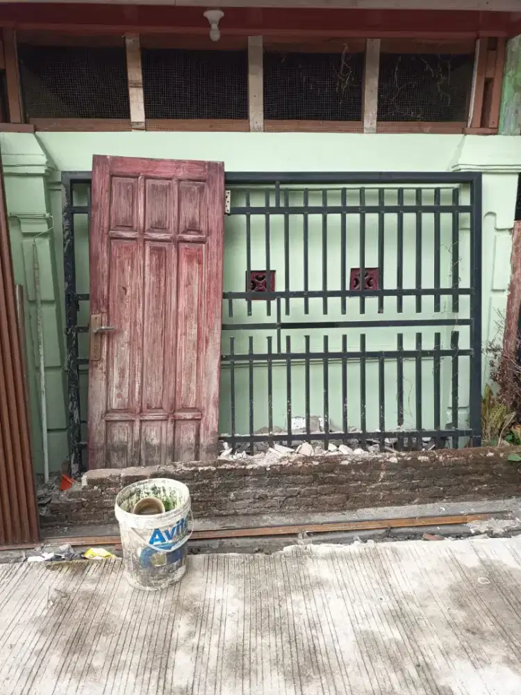 Gerbang rumah besi