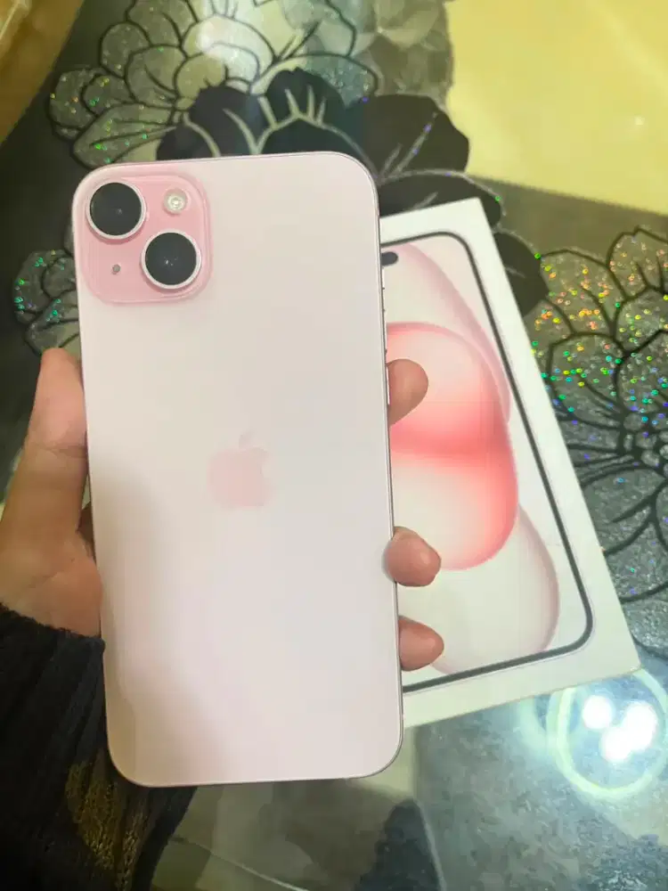 Iphone 15 plus warna pink