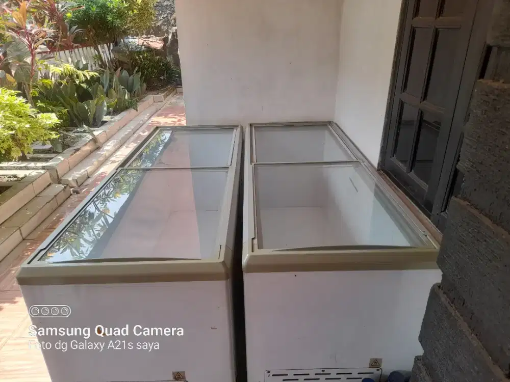 Jual freezer glass sliding bekas