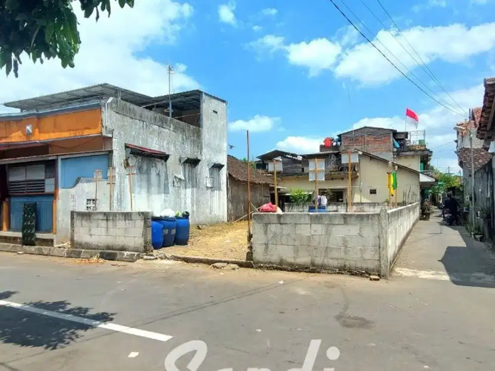 Tanah Tepi Jl. Aspal dekat Alfamart Indomaret
