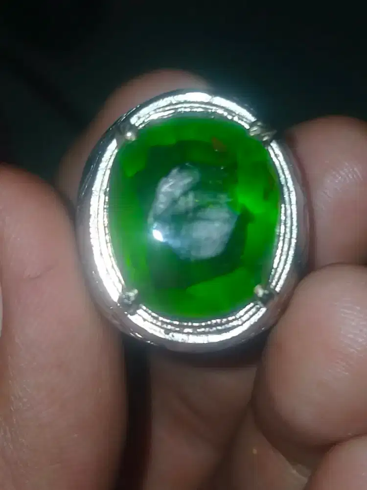 Di jual big sizes natural green tsavorite