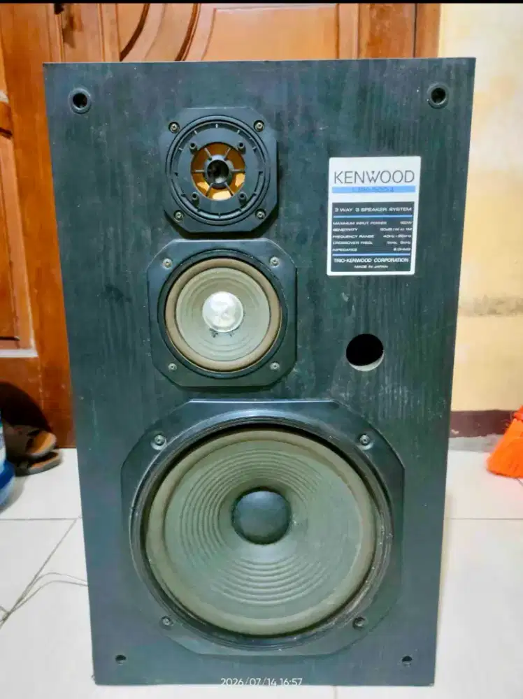 Speaker pasif 10 inch merk KENWOOD