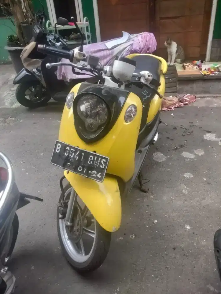 Jual Motor Fino 2013 warna Putih Stiker Kuning