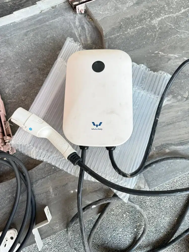 Wall charger ev wuling listrik