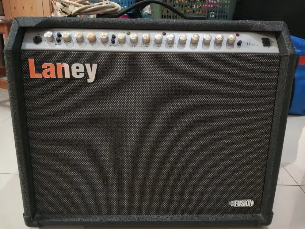 Amplifier ampli gitar Laney made in England