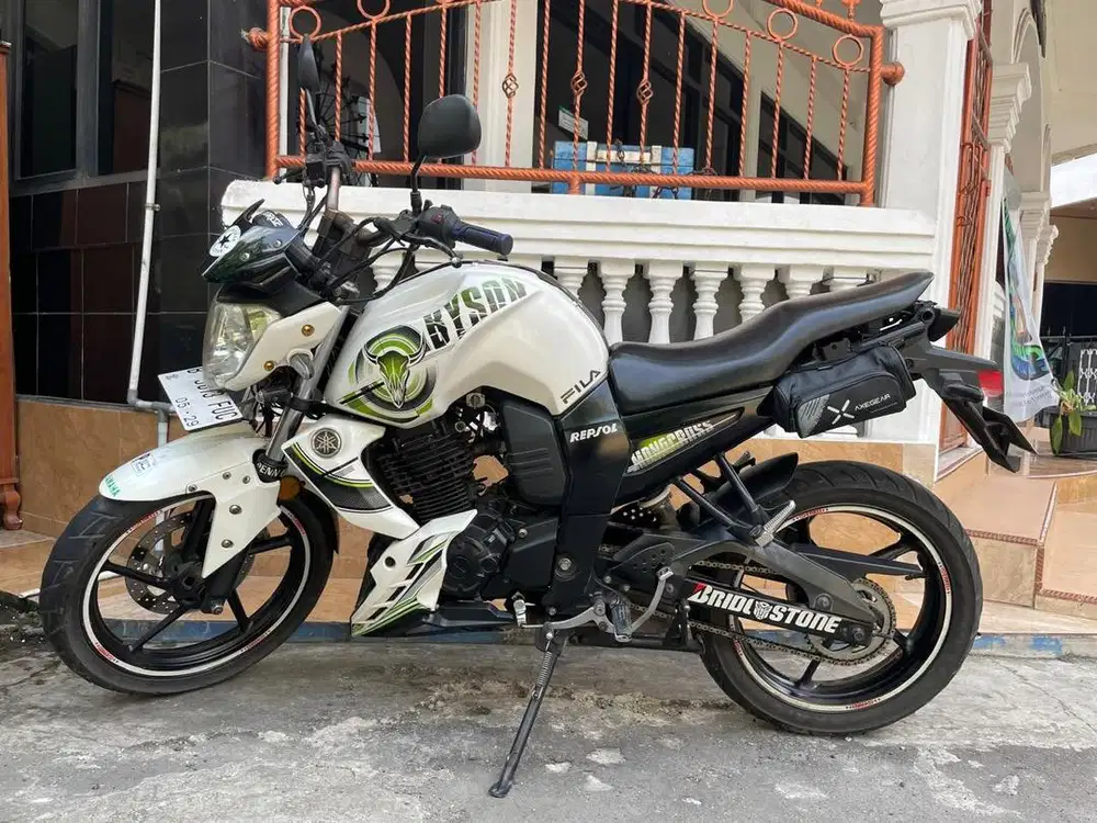 Motor Yamaha Byson Tahun 2014 Putih + Pajak Hidup Terlihat Gagah