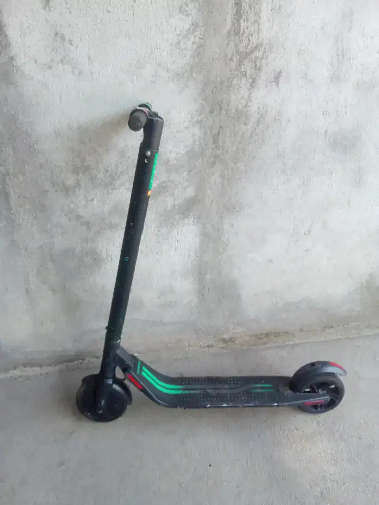 Sekuter listrik Segway kondisi rusak