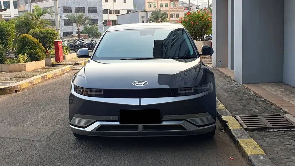 Hyundai Ioniq 5 EV Long Range Signature AT Abu 2023 Like New Low KM