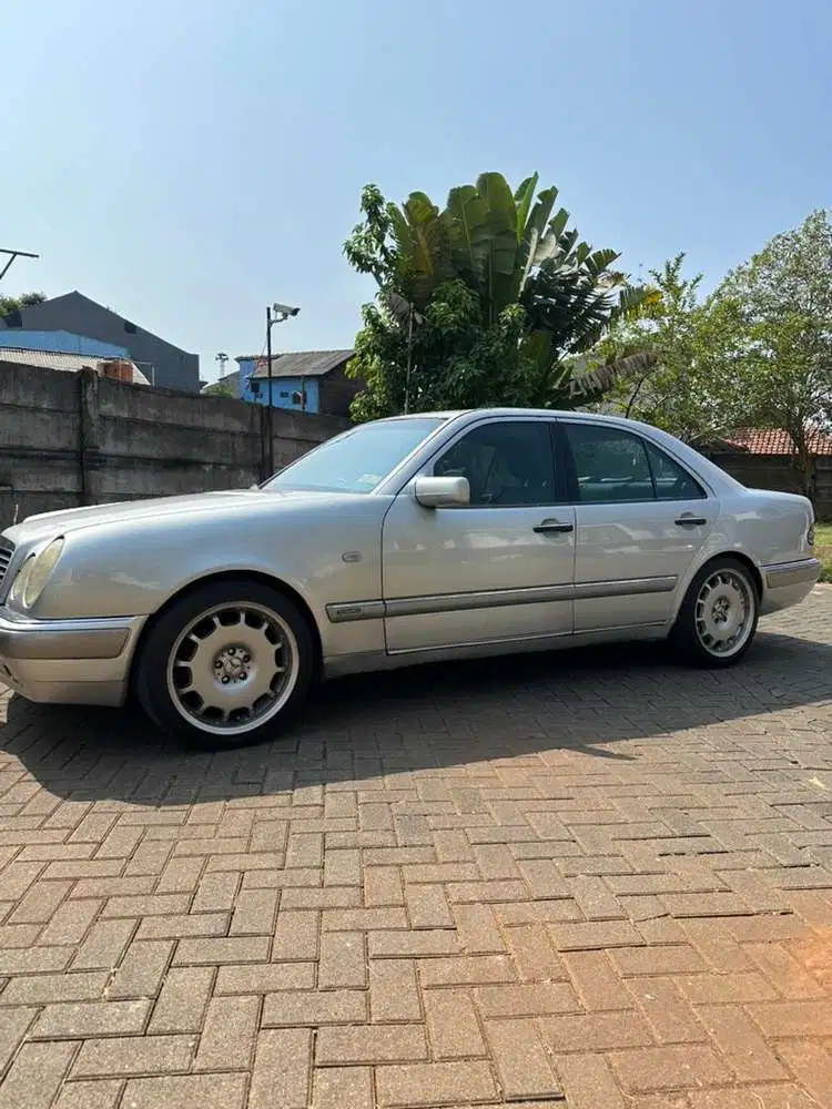 Mercedes-Benz E320 1997 Bensin