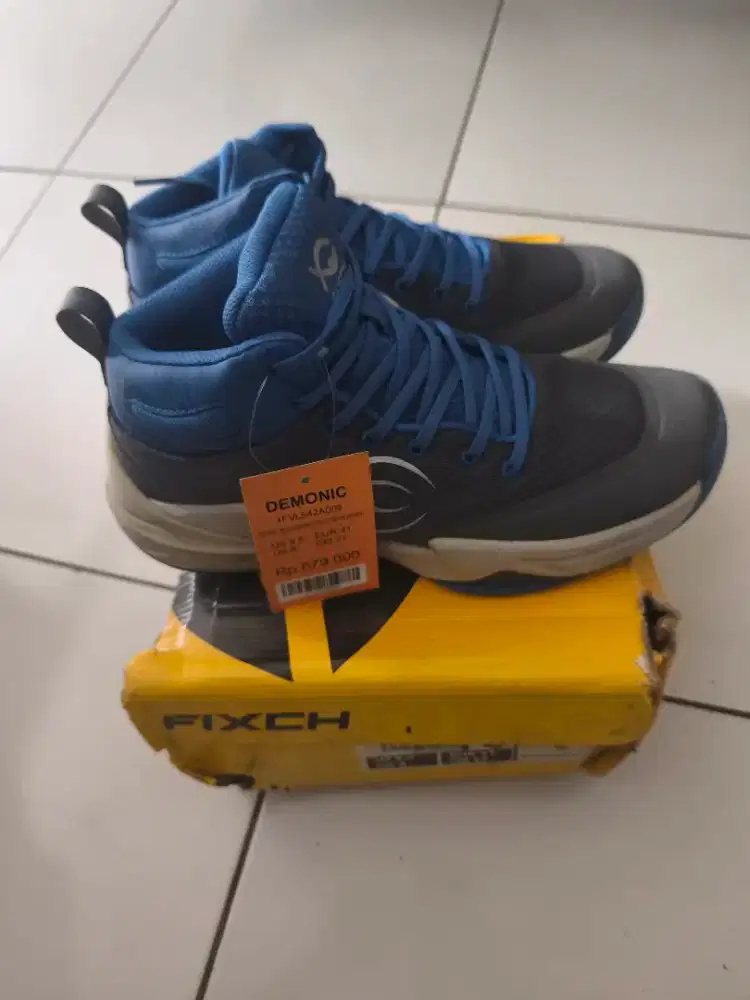 Sepatu voli pria/wanita