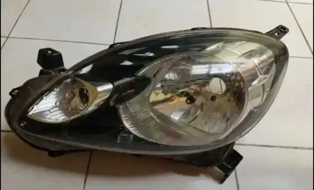 Head lamp left Brio, Lampu depan utama kiri
