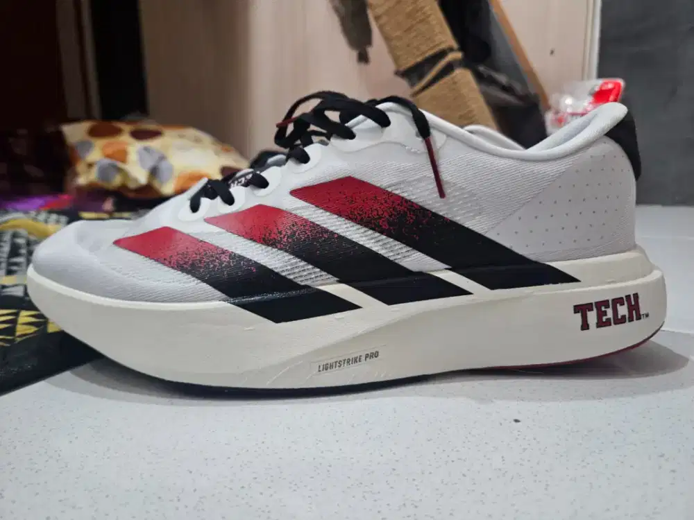 Sepatu adidas adizero