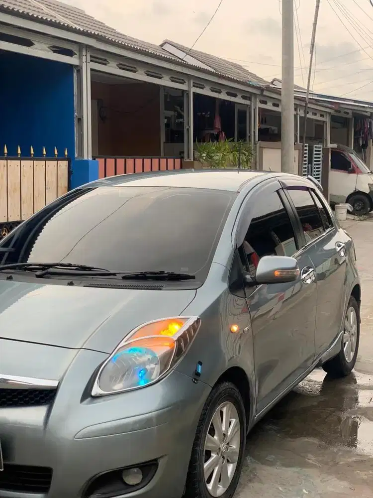 toyota yaris e 2012