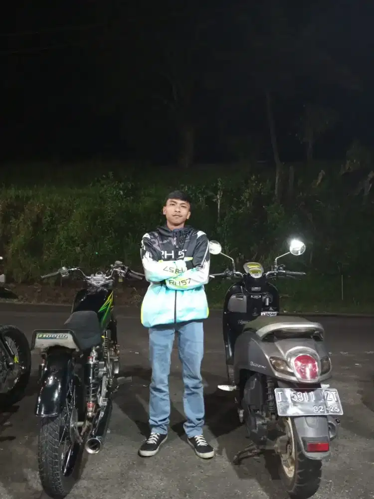 Nyari kerja buat saya sama temen saya modal KTP
