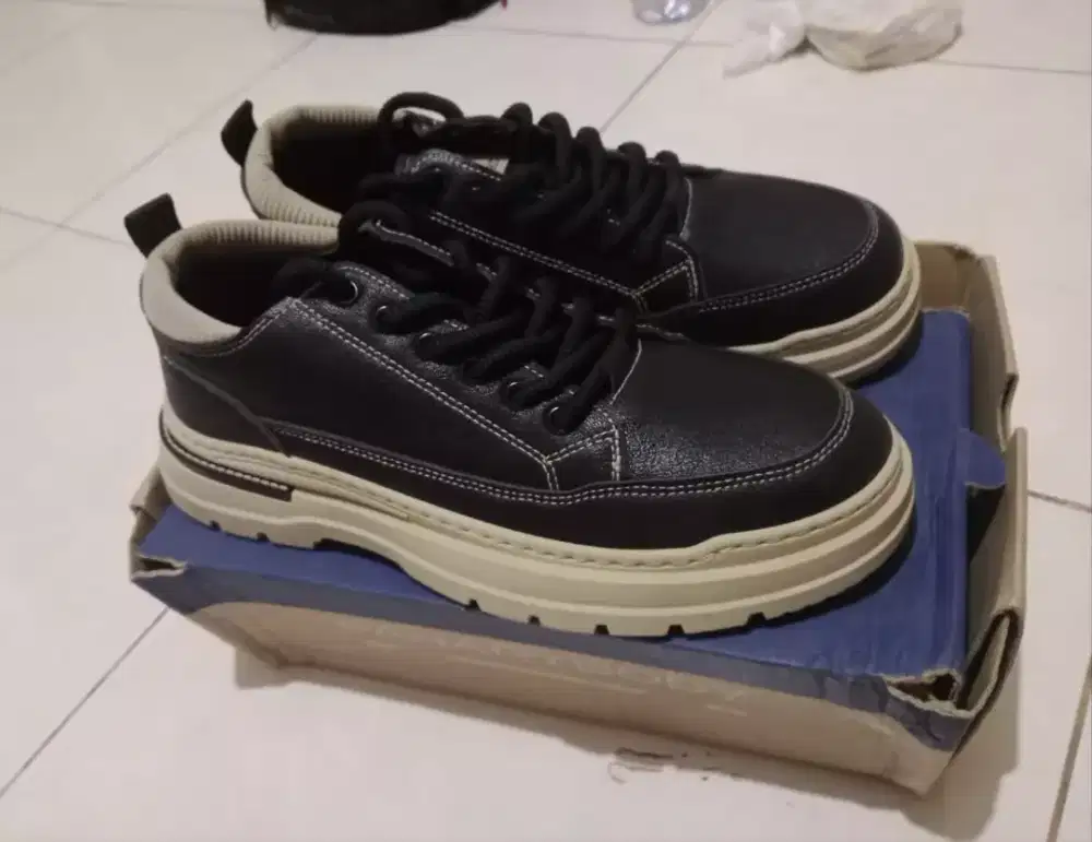 Sepatu casual panarybody