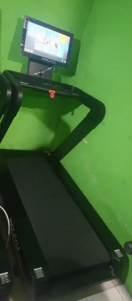 Treadmill besar comersil layar sentuh bisa sambil nonton YouTube wifi