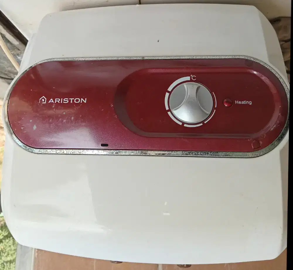 Water heater listrik 10 liter,  Ariston 200 watt