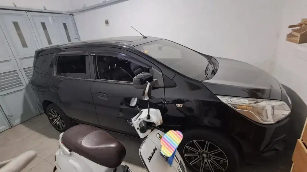 Chevrolet Spin LS Diesel manual warna hitam