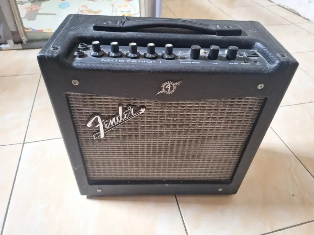 Amplifier Fender Mustang 1