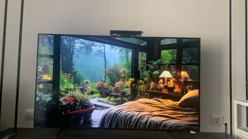 Samsung 50 Inch 4K Smart TV Crystal UHD + Box