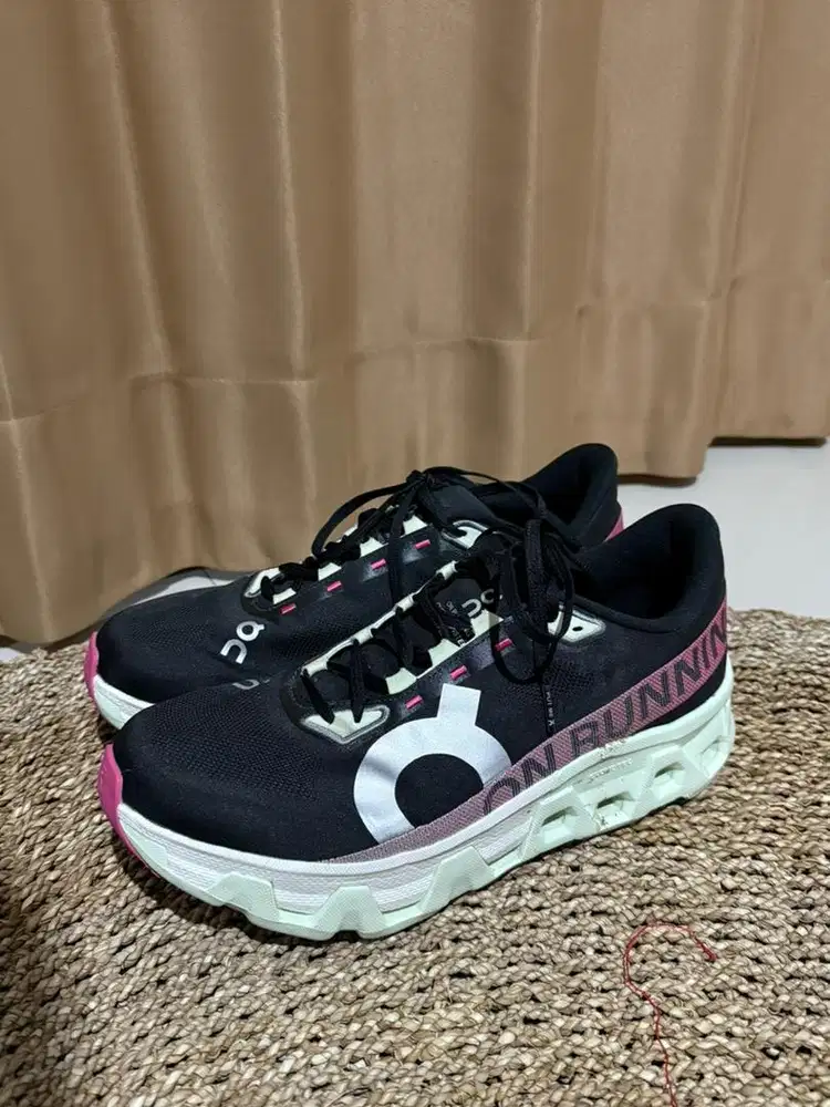 OnCloud Sepatu Pria Asli Size 45 BAGUS