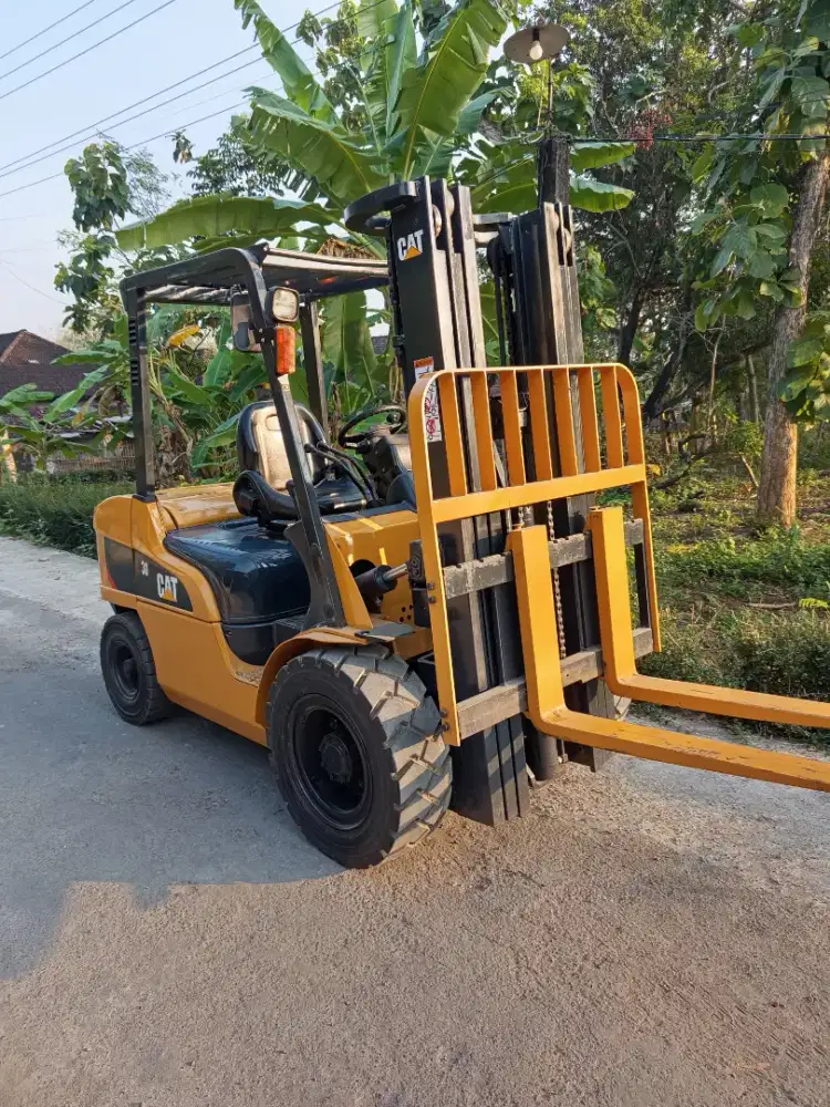 Forklift 3 Ton Caterpillar 2020 Three lift
