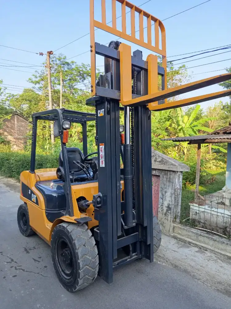 Forklift 3 Ton Three lift CAT 2020