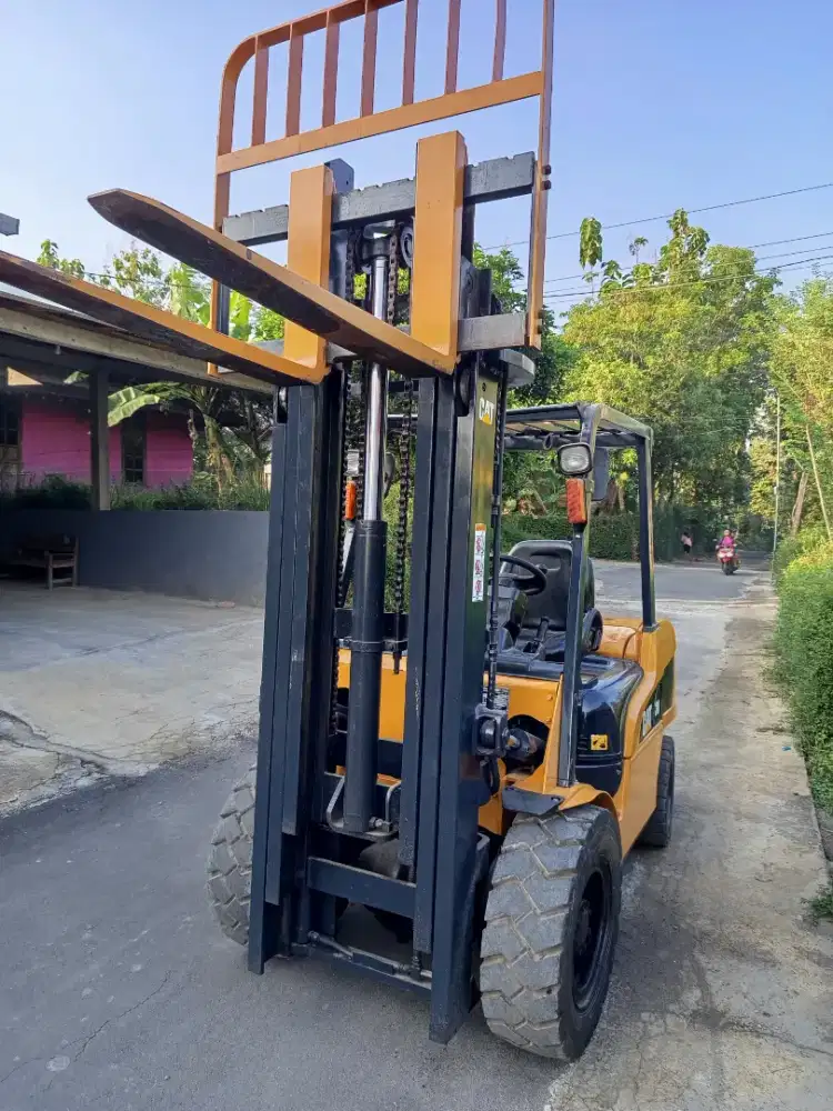 Forklift 3 Ton 2020 Caterpillar three lift