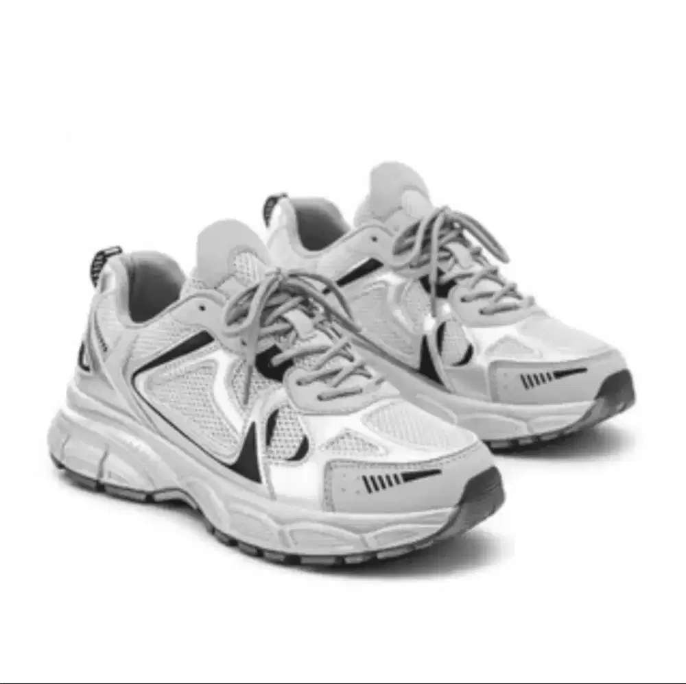 Sepatu Sneakers putih abu ukuran 40 kondisi baru