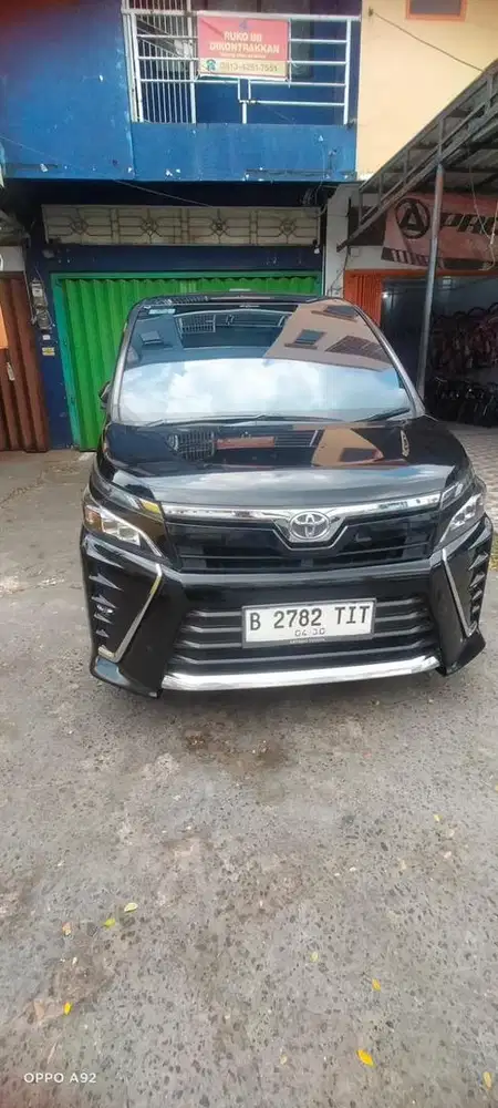 Toyota voxy tahun 2020