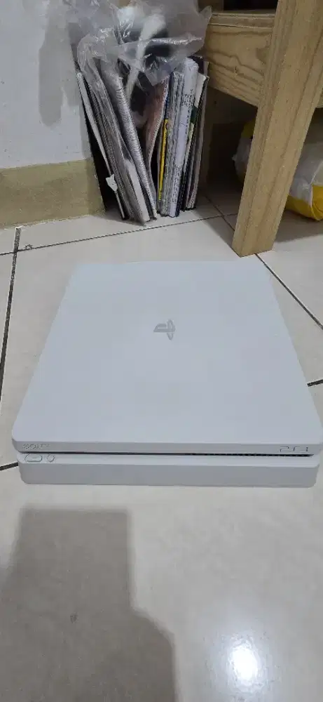 Ps 4 slim hen 12