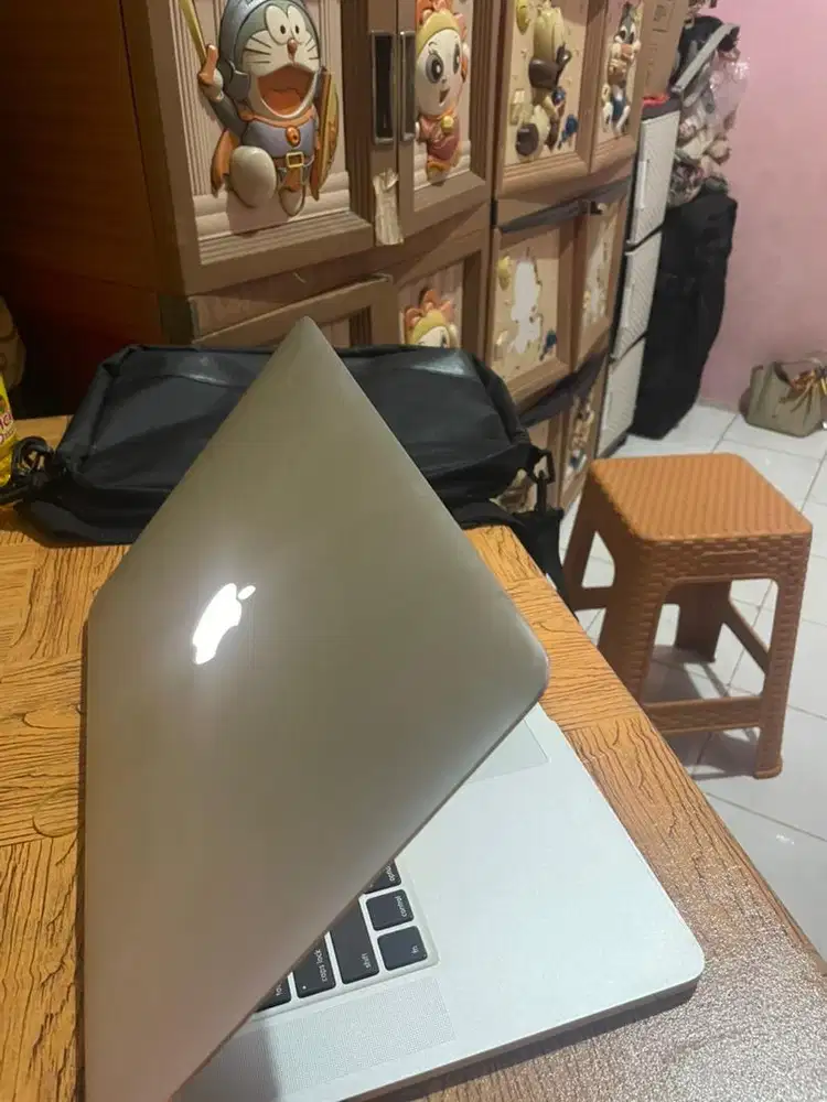 Macbook Pro 15 16/256 GB Core i7