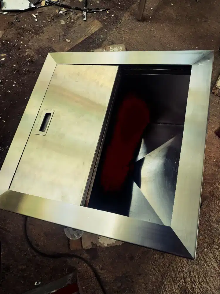 ice box / tempat penyimpanan ES uk.40x40x40 cm/bhan stainless 201 1mm
