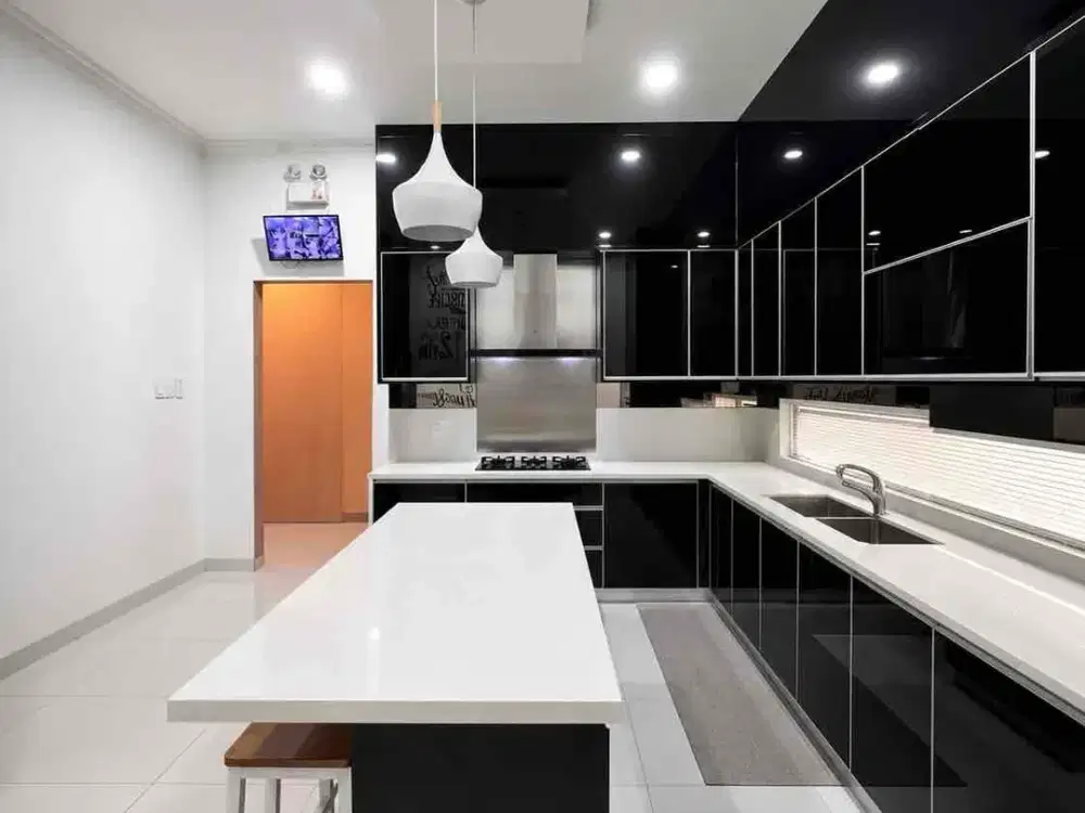 Rumah Besar Griya Loka Hadap Selatan-Barat di BSD City | LT 460 m² LB 700 m²