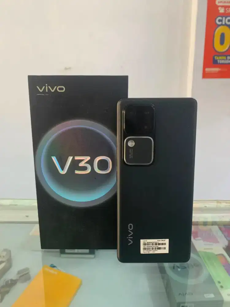 Vivo V30 5G ram 8+8/256gb