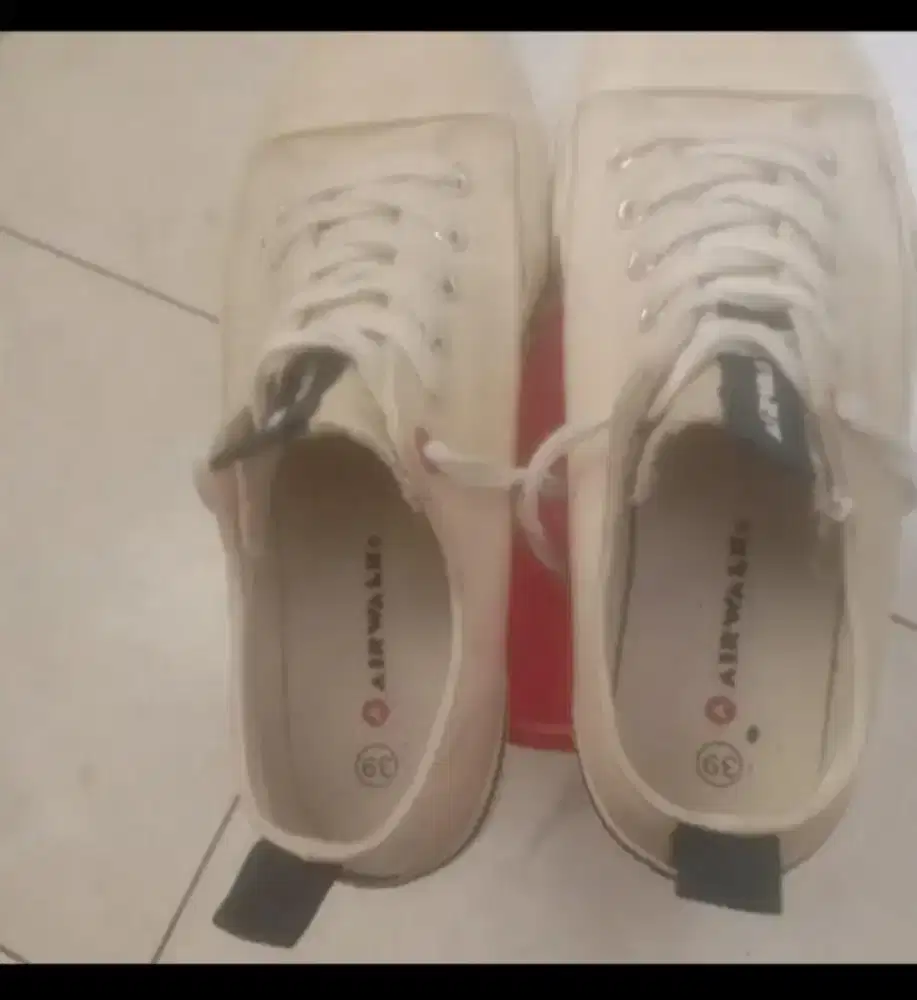 Sepatu sneakers AIR WALK