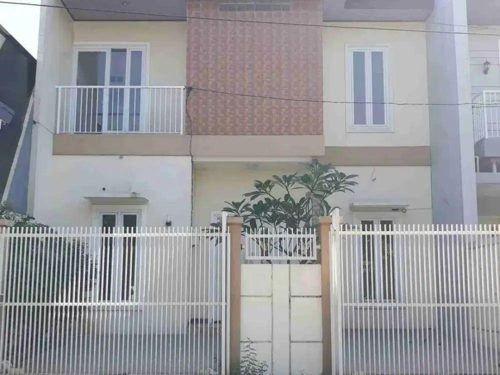 Disewakan Rumah 2 Lantai di Rungkut Asri, Surabaya Timur