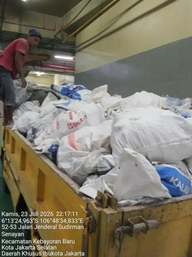 Jasa buang puing dan urugan