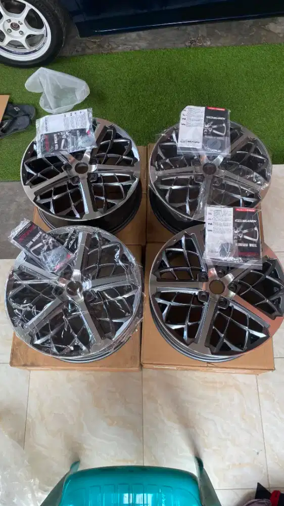 di jual velg mugen r18 original Lebar 7.5 et 55 kondisi gress