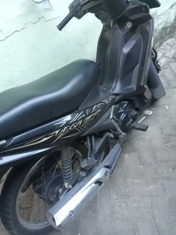 Jual motor yamaha zr th 2010 harga 6 jt nego warna hitam batik