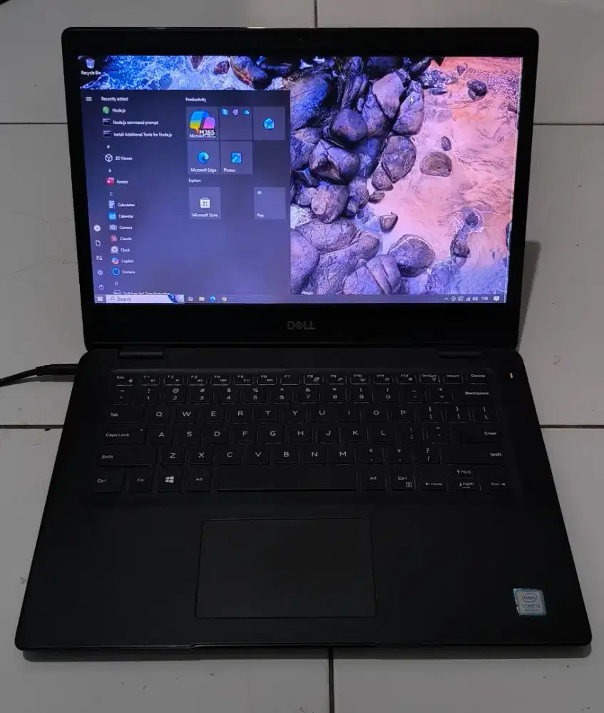 Dell slim i3 gen 8 ram 4/500 windows 10 keybord nyala