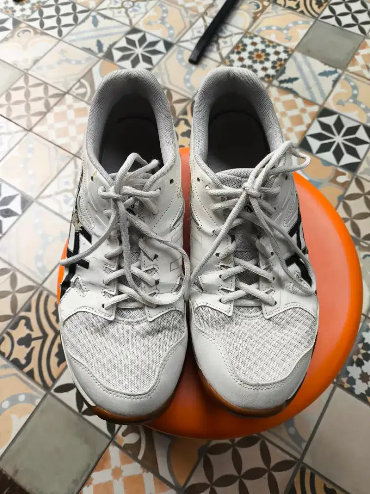 Sepatu Badminton Asics
