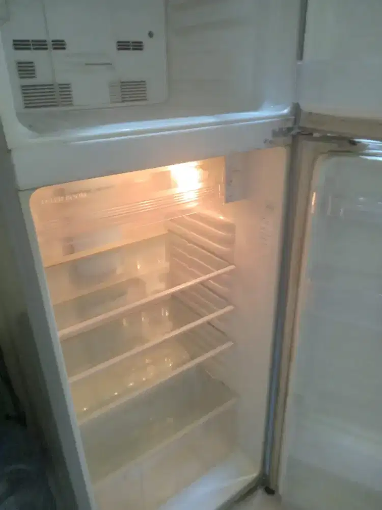 Dijual Kulkas 2 Pintu Sharp