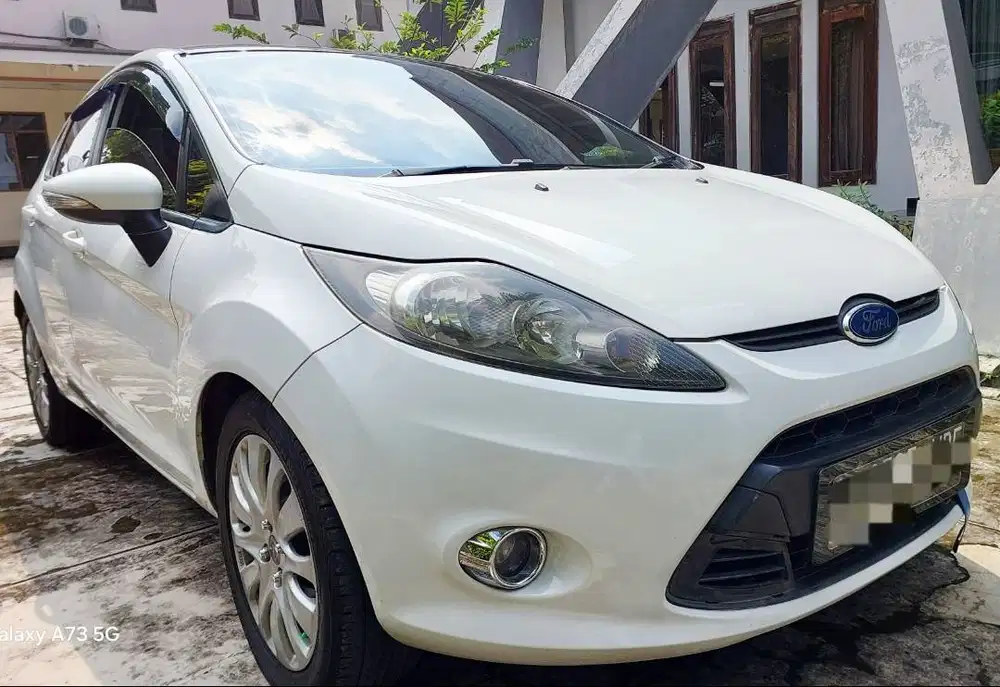 Ford Fiesta Sporty at matik 2012 awal/11 putih mutiara km 80 rb  Info