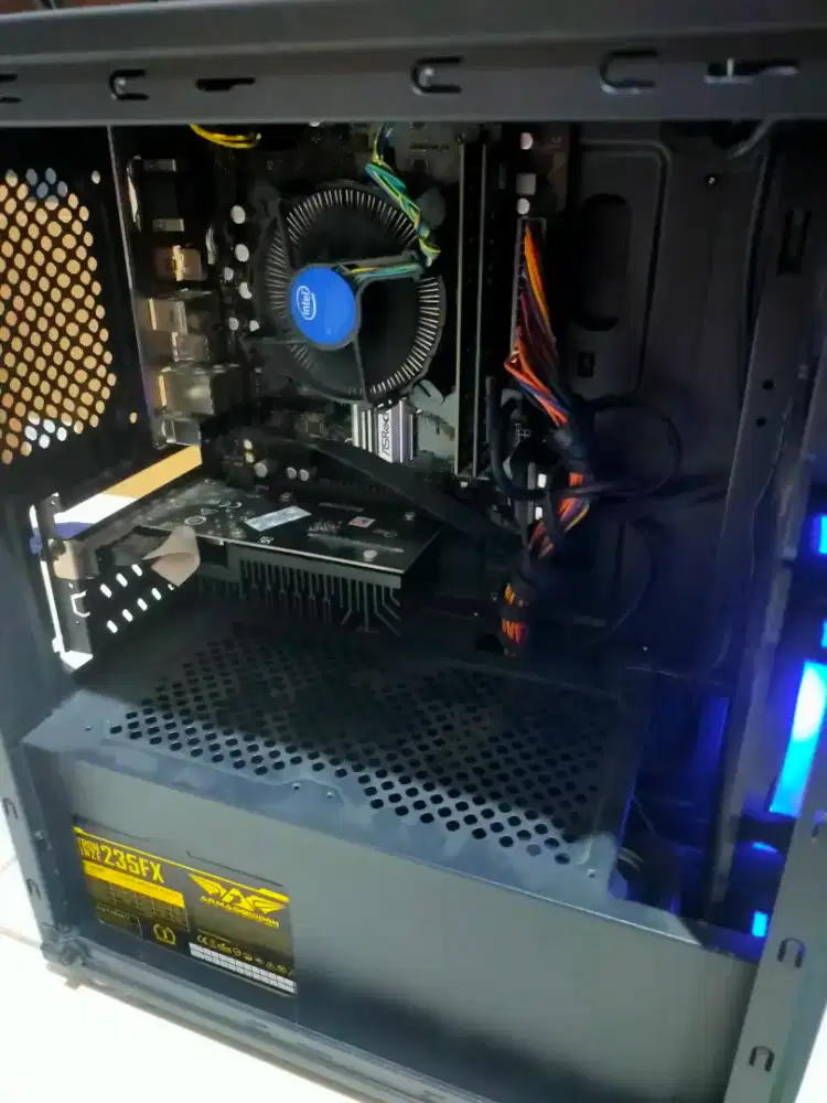 Dijual CPU Intel i5 gen 10 ram 16GB DDR4 SSD 128GB HDD 1TB VGA 2GB