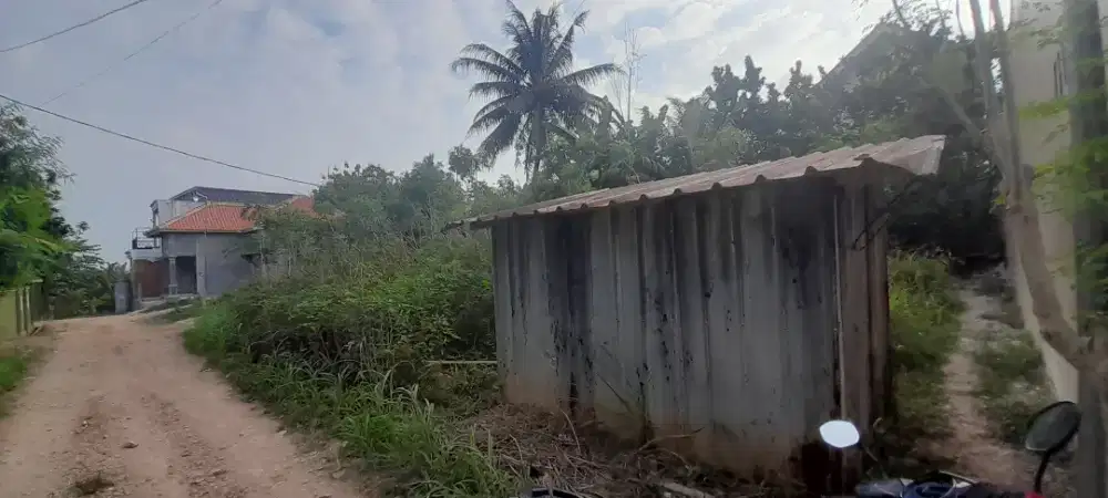 Tanh datar di belakang batara nila